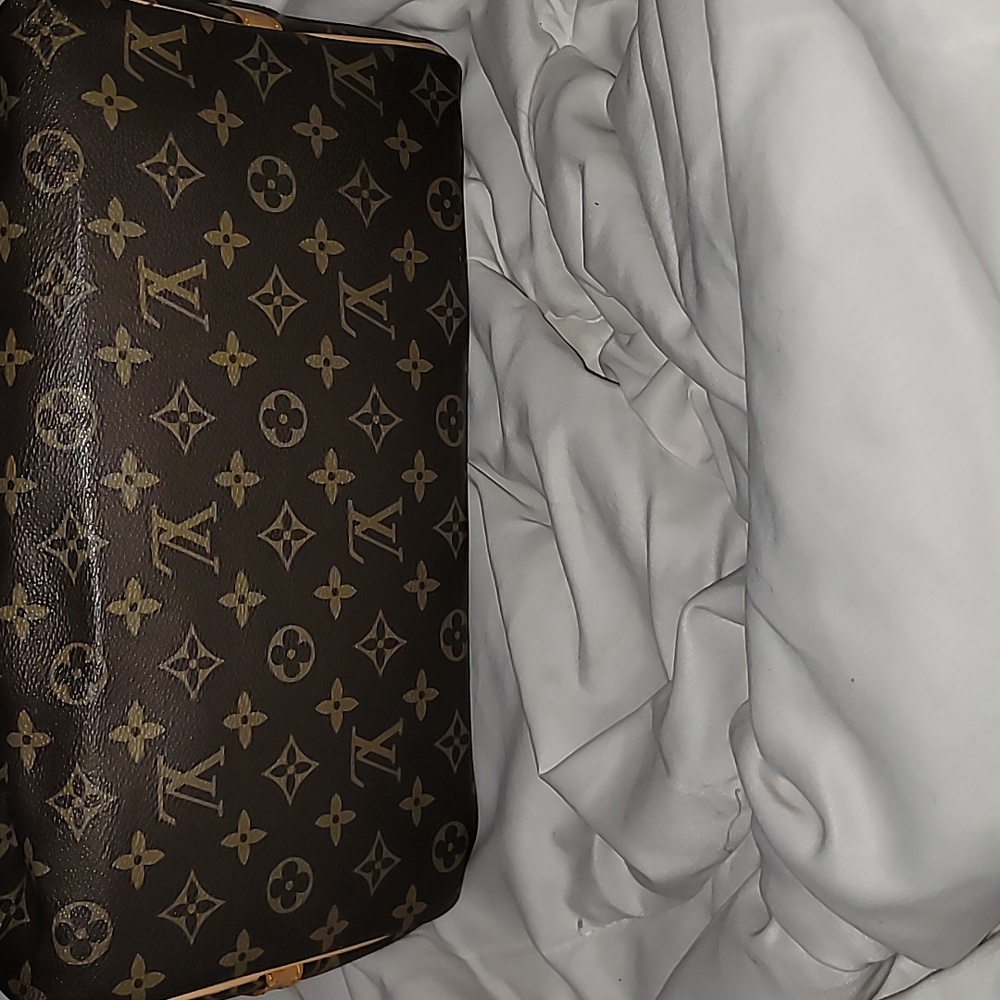 Beautiful Handbag - Picture 7 of 9